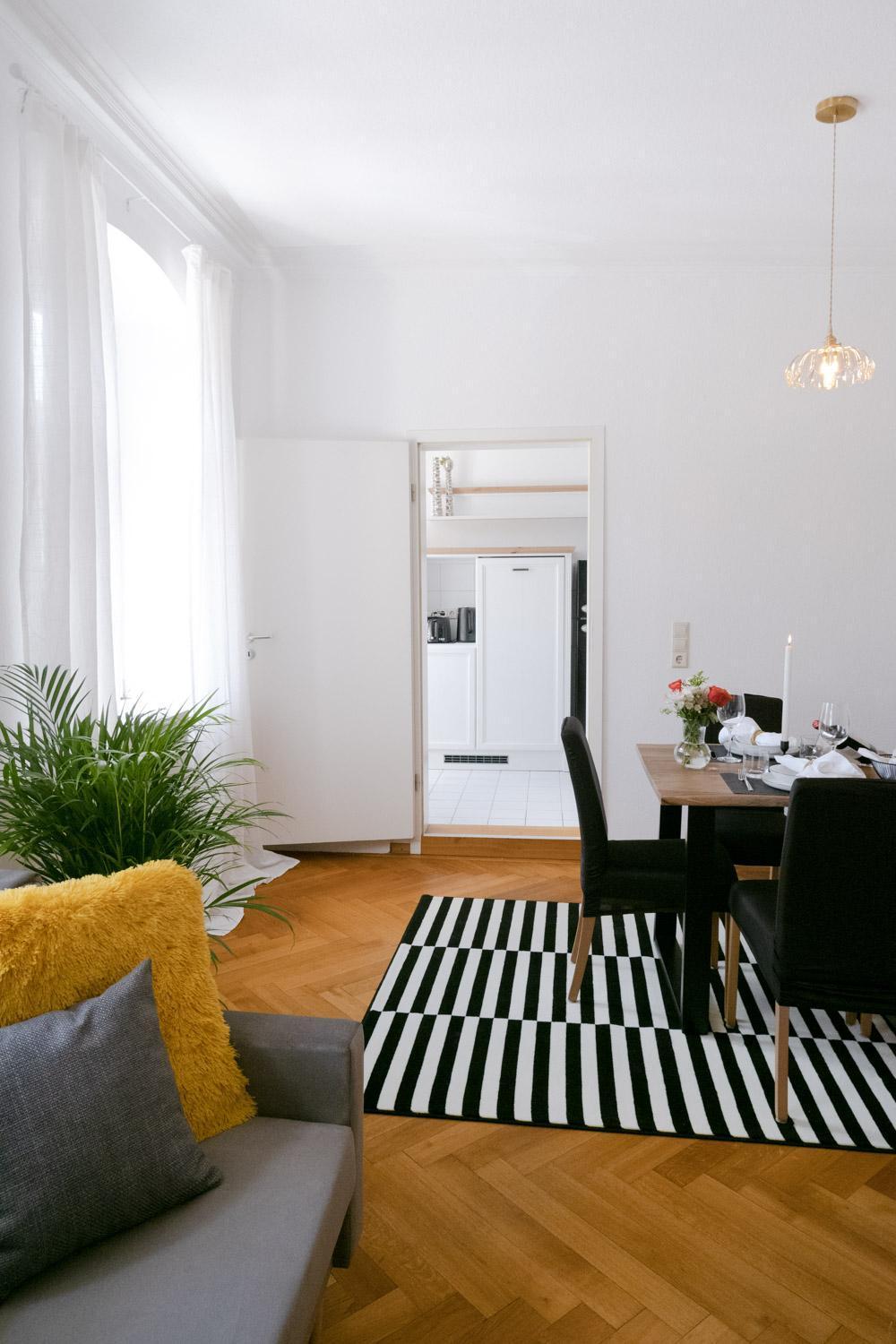 Bella Casa - Business&Family - 2 Zimmer Direkt Neben Schloss, Parkplatz, Smarttv, Netflix, Waschmaschine, 24H Checkin, 71Qm, Kingsizebett, Hotelbettwaesche Ludwigsburg Exterior photo
